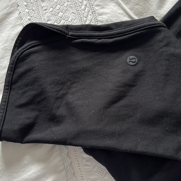 Lululemon pants, straight leg, high rise, black size 4 - Picture 5 of 16